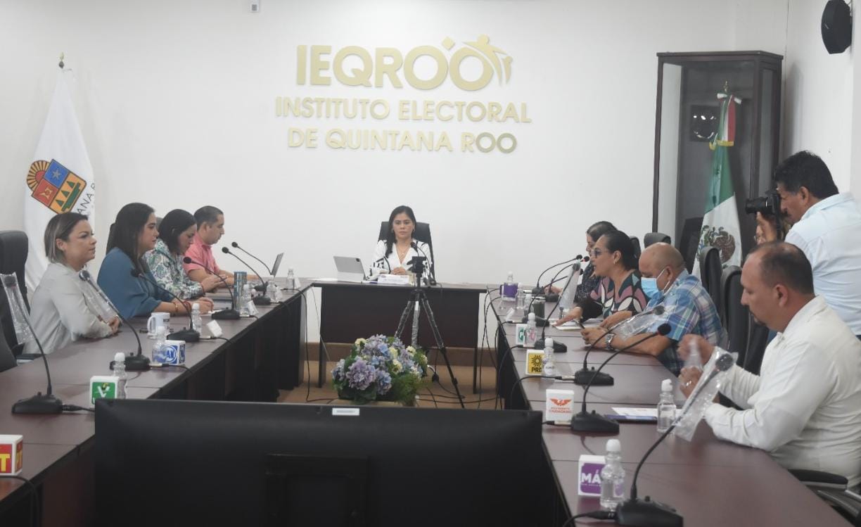Cambio en la Dirección Administrativa enfrenta a consejeros del IEQROO