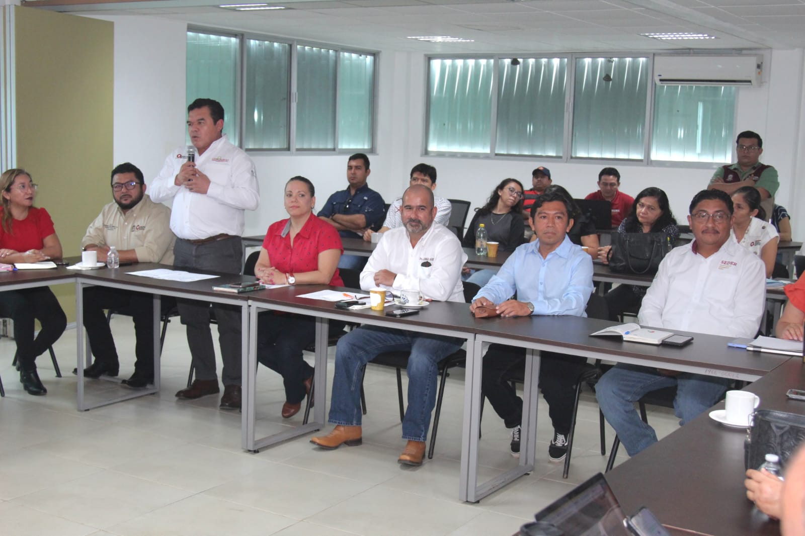 Reunión técnica entre autoridades y apicultores para consolidar la Denominación de Origen de la miel en la Península de Yucatán.