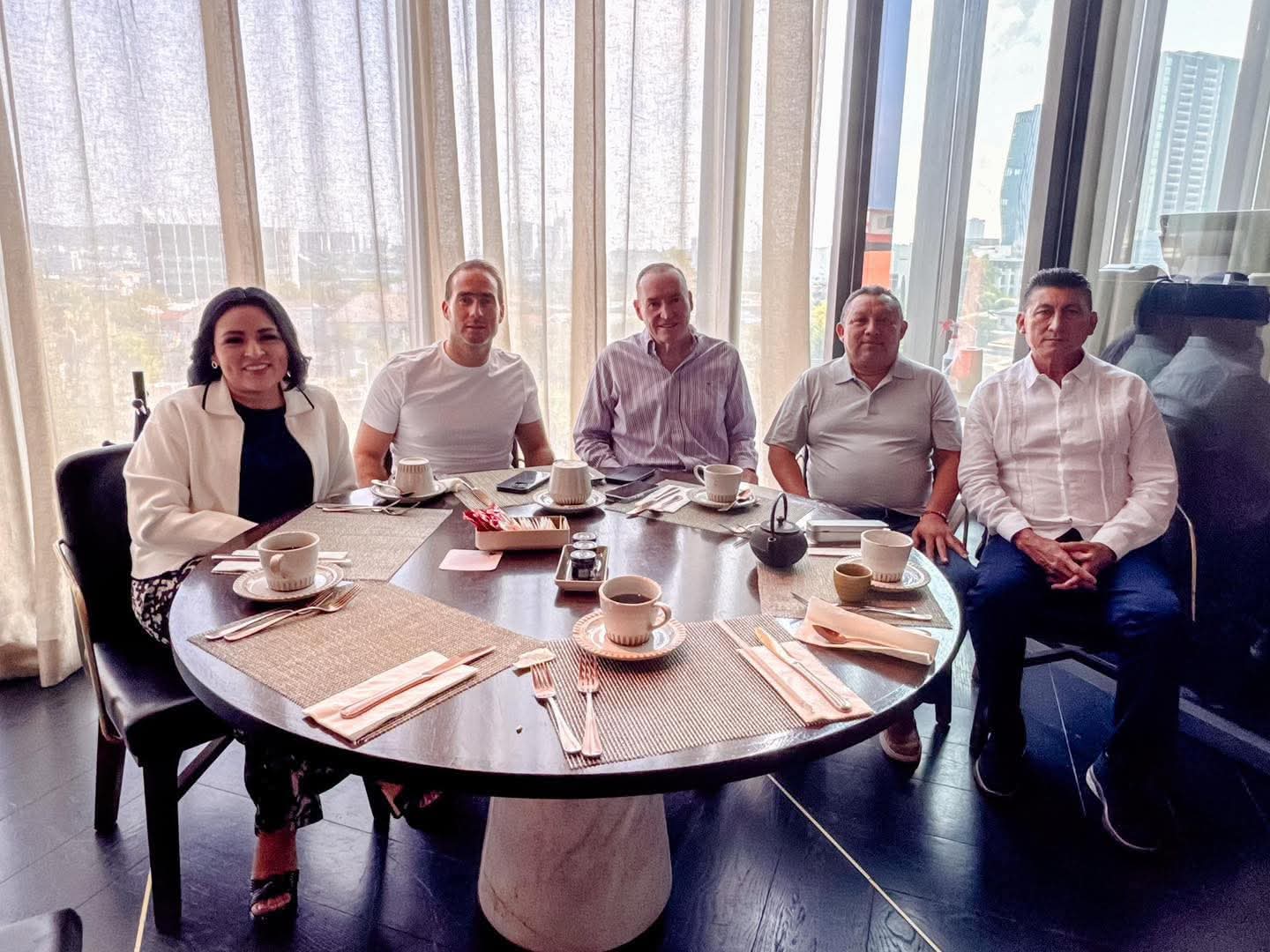 Reunión entre autoridades municipales de Quintana Roo y directivos de Soriana para fortalecer el beneficio para productores quintanarroenses.