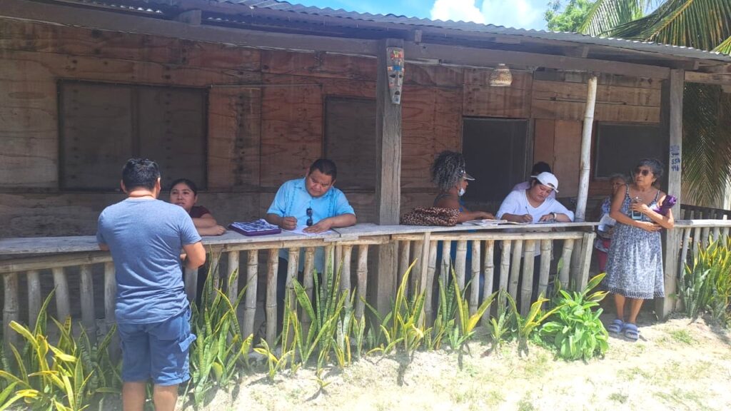 Brigadas de supervisión y trabajo de campo en asentamientos del sur de Quintana Roo para avanzar en procesos de contratación y titulación.