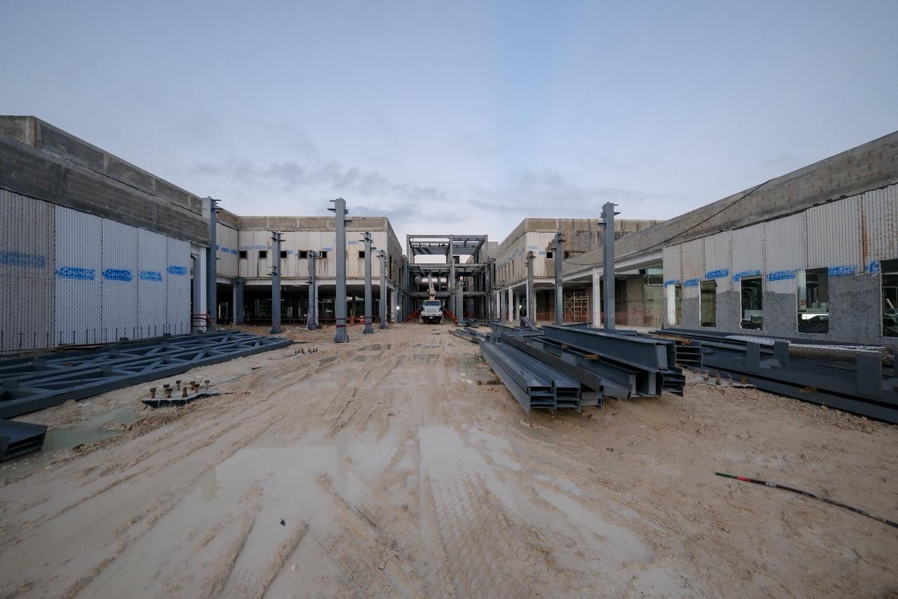 Avances en la construcción del nuevo hospital general en Chetumal, una obra que fortalecerá la atención médica en el sur del estado.