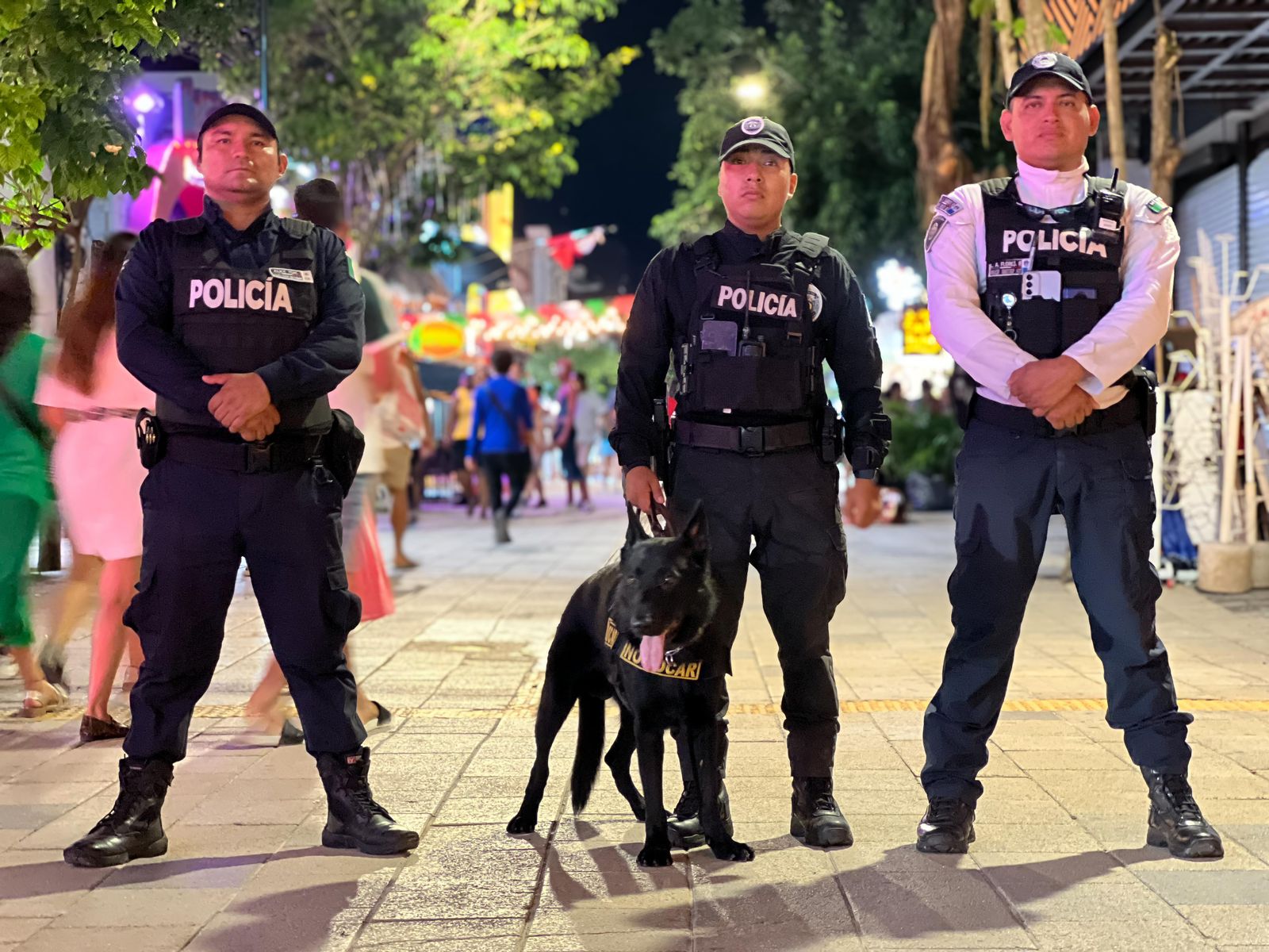 Operativo especial refuerza seguridad y vigilancia en zonas turísticas de Playa del Carmen.