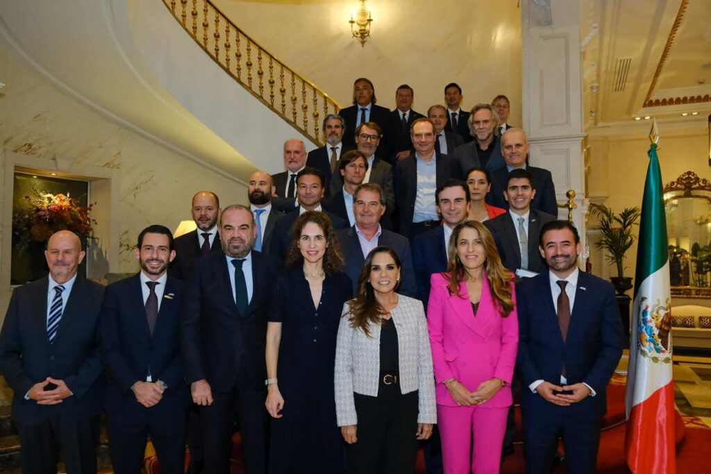 Encuentro con socios de INVEROTEL para definir campañas de promoción e inversión turística del Caribe Mexicano.