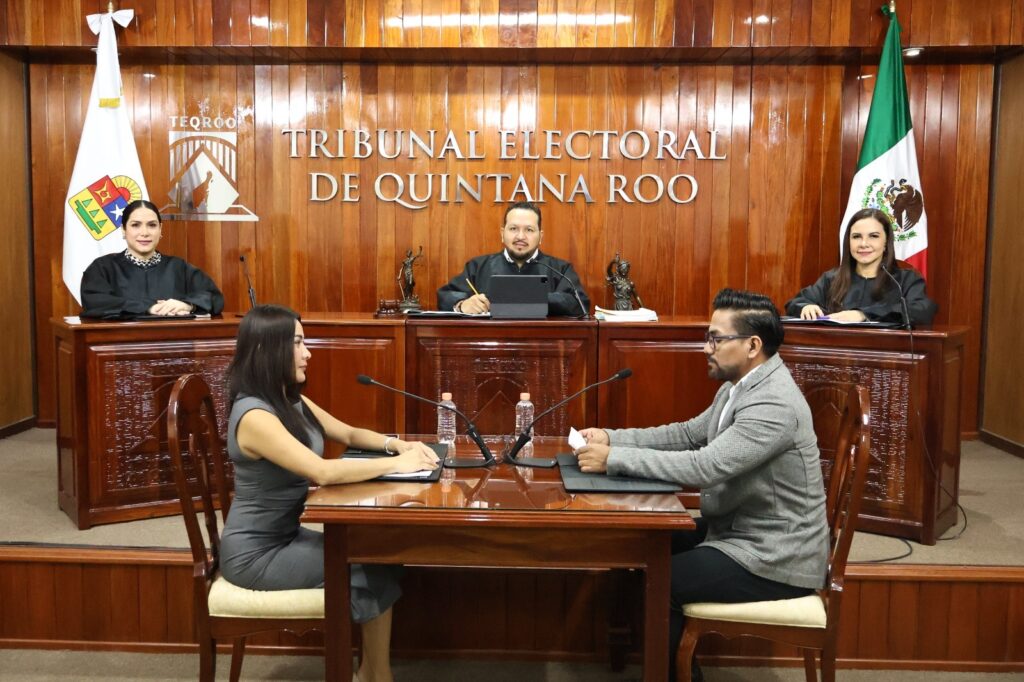 Sesión del Pleno donde se resolvió la restitución de derechos político-electorales y la toma de protesta.