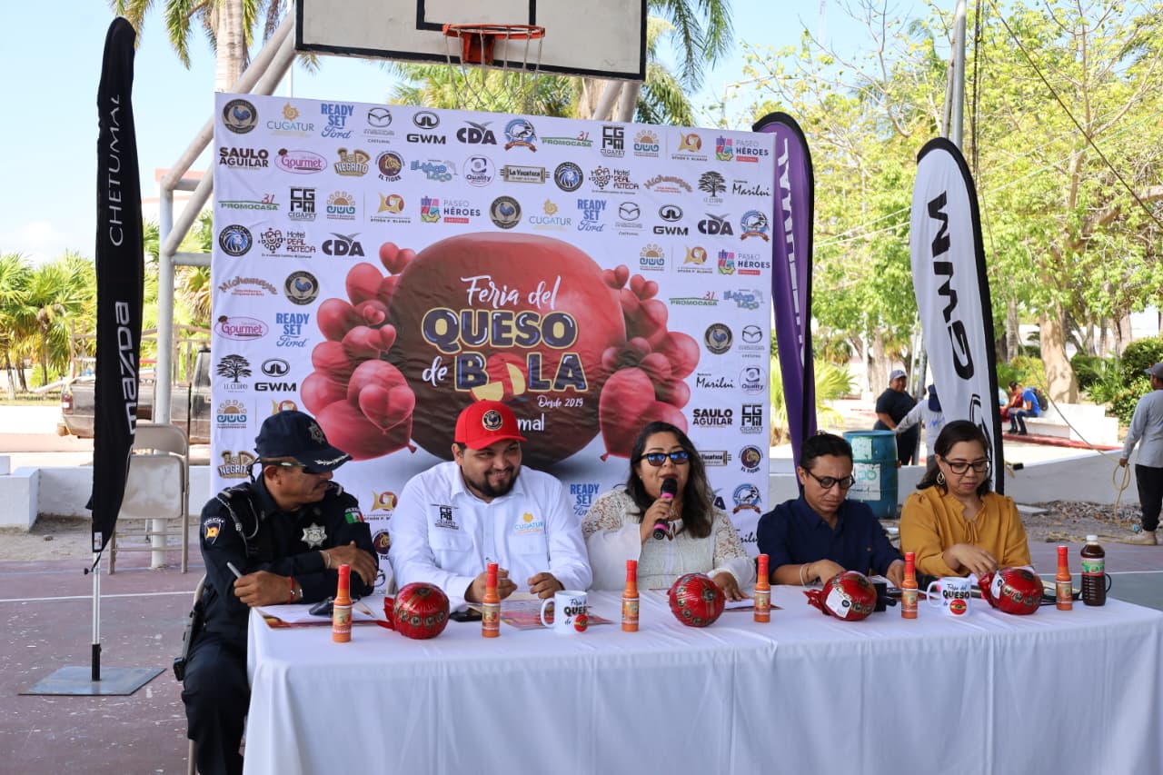 Familias disfrutarán la Feria queso de bola durante el Cuarto Aniversario del Paseo Héroes en Chetumal.