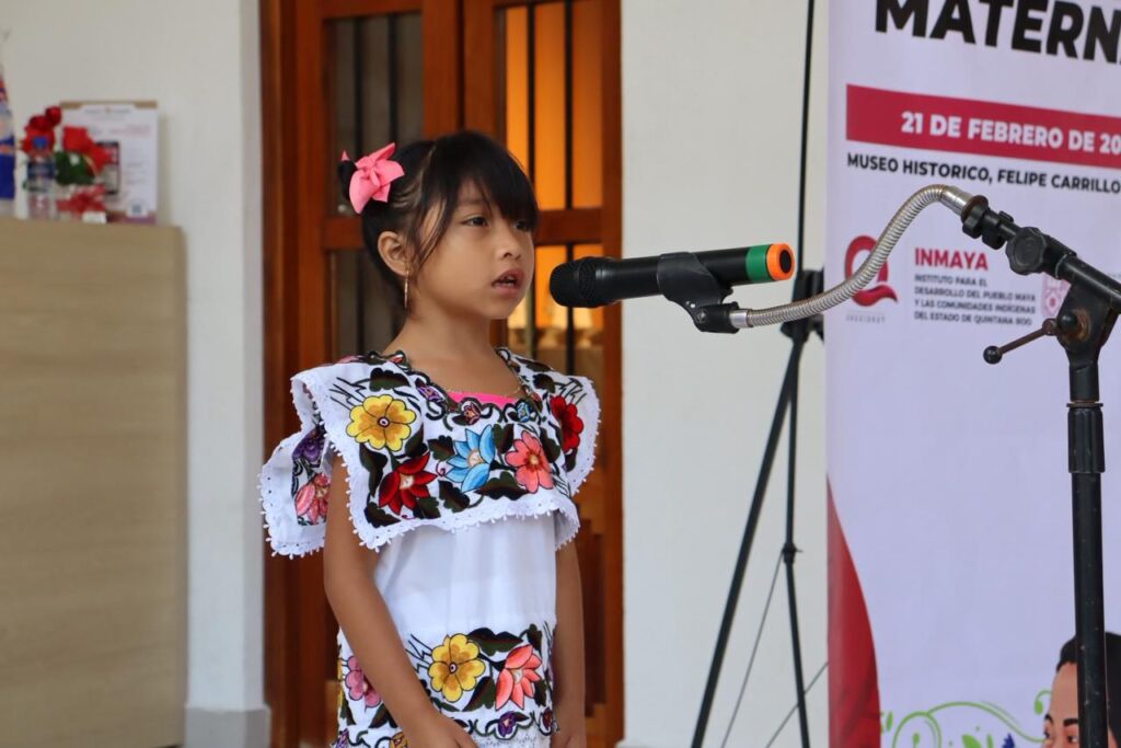Niñas y niños participan en concurso de lengua maya infantil en el Museo Maya de Felipe Carrillo Puerto.