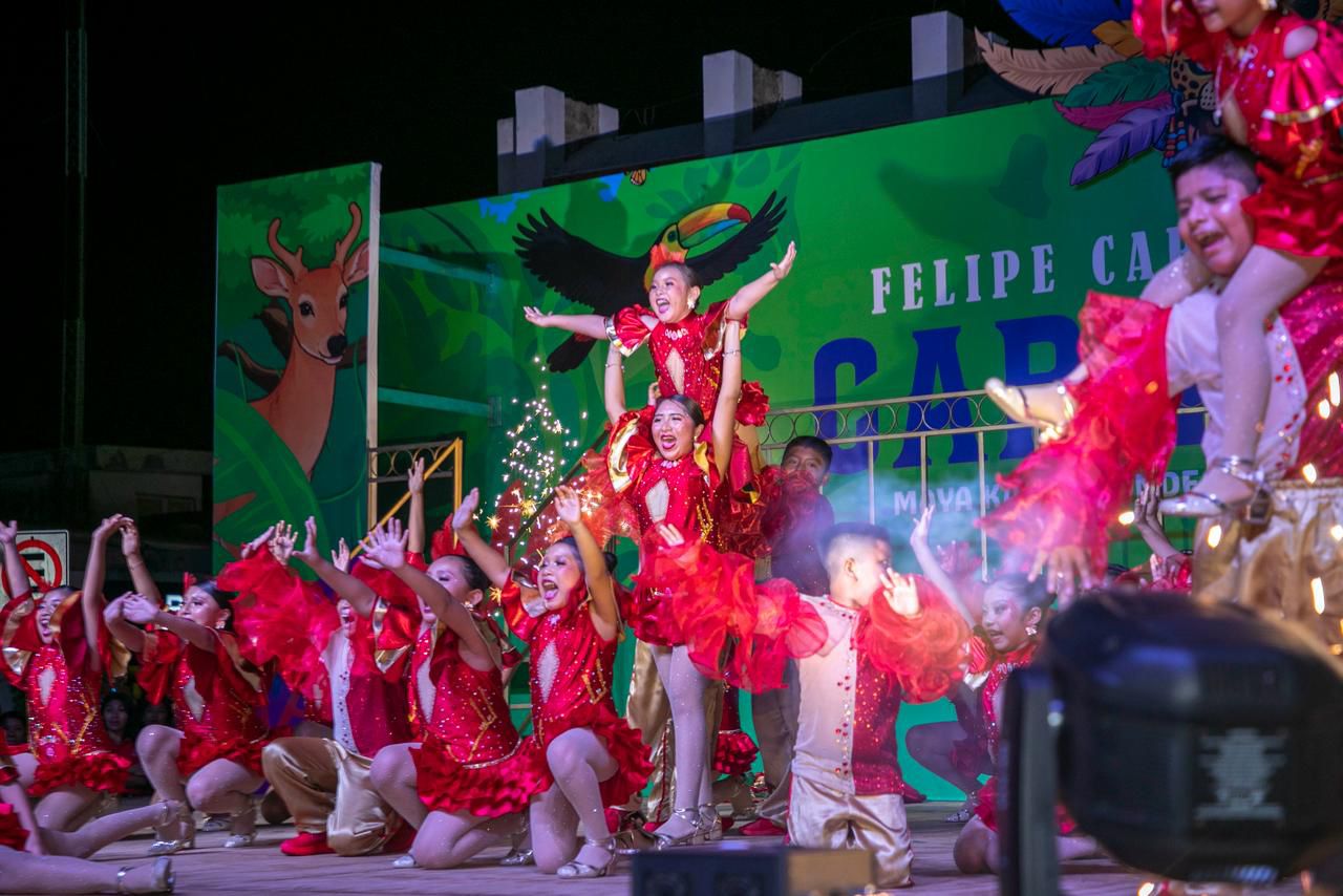 Primer día del Carnaval Felipe Carrillo Puerto 2026 con derrotero infantil y coronación de reyes.