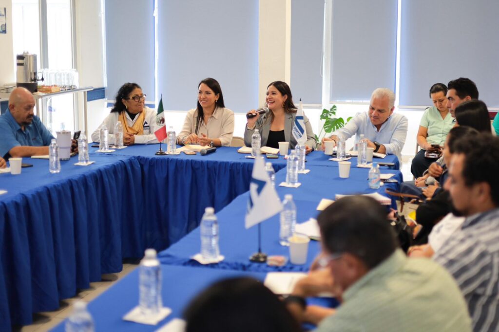 Reunión con CANACO SERVYTUR impulsa acuerdos para fortalecer el comercio y apoyar a emprendedores en Playa del Carmen.