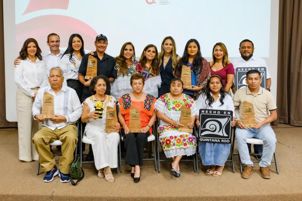 Entrega del distintivo Hecho en Quintana Roo a MiPyMEs fortalece la economía local y el talento estatal