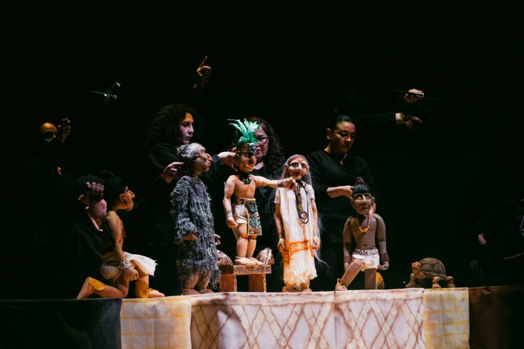 Familias disfrutan del Festival Internacional de Teatro con funciones de títeres y presentaciones culturales en Playa del Carmen