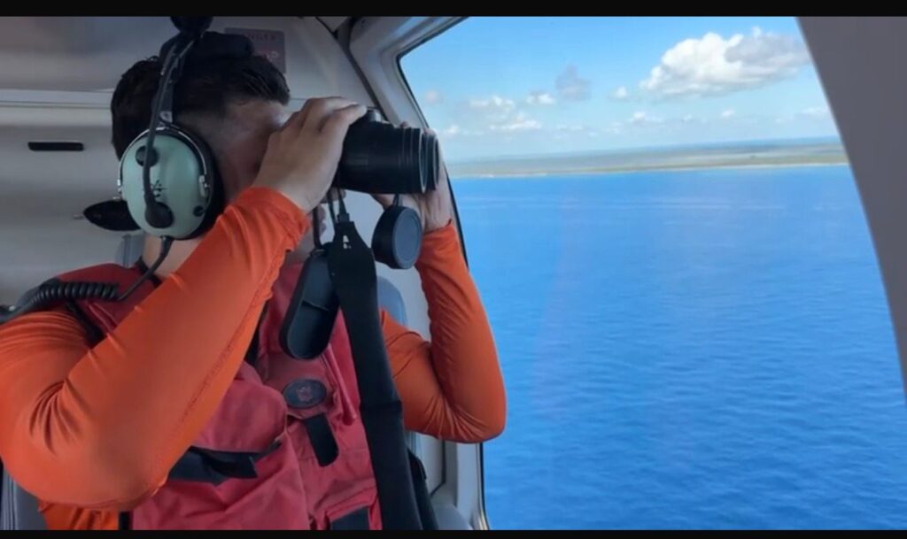 Operativo aéreo y marítimo en Punta Allen para localizar a tripulante desaparecido