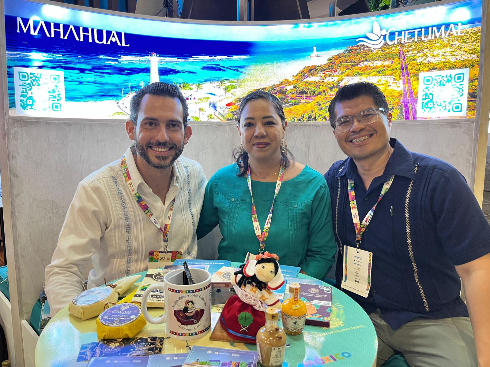 Stand de Othón P. Blanco durante el Tianguis Turístico México 2026 con promoción de destinos del sur de Quintana Roo.
