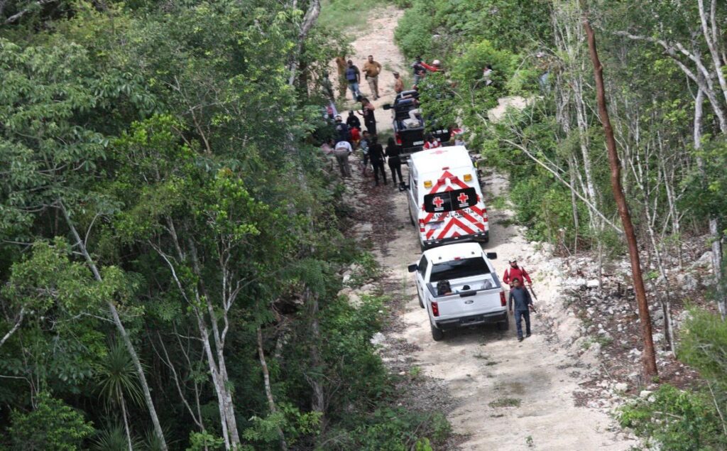 Don Fermín Aguilar Che recibe atención médica tras ser rescatado en Felipe Carrillo Puerto.