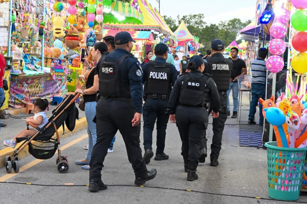 Elementos de seguridad y emergencia participan en el operativo de Seguridad Feria Carmen para proteger a familias y visitantes.