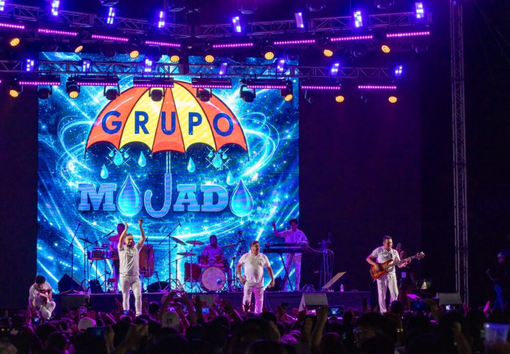 Más de 30 mil asistentes disfrutaron del concierto de Grupo Mojado durante la Feria del Carmen 2026 en Playa del Carmen.