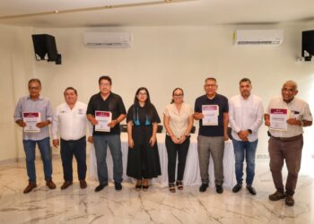 Entrega de constancias a Peritos de obra y Corresponsables para reforzar la supervisión de construcciones en el municipio.