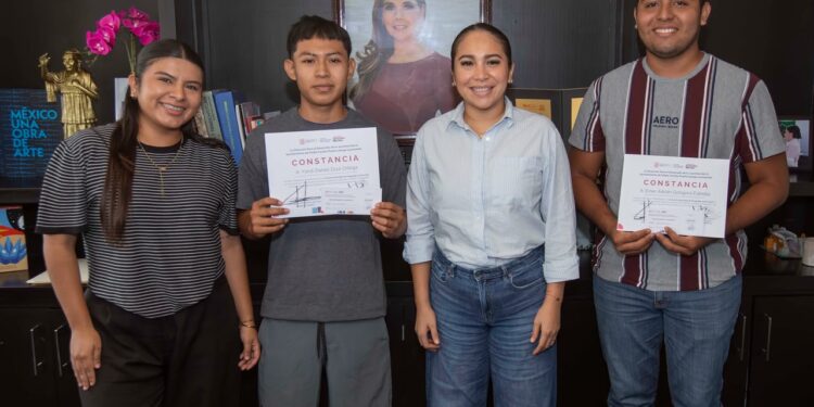 Premian a ganadores del Concurso de Fotografía para jóvenes en Felipe Carrillo Puerto