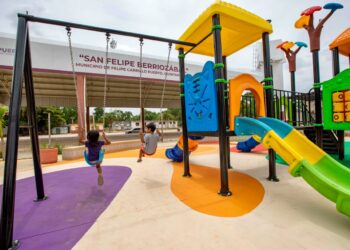 Habitantes de San Felipe Berriozábal disfrutan del parque rehabilitado, un nuevo espacio para el deporte, la recreación y la convivencia comunitaria.