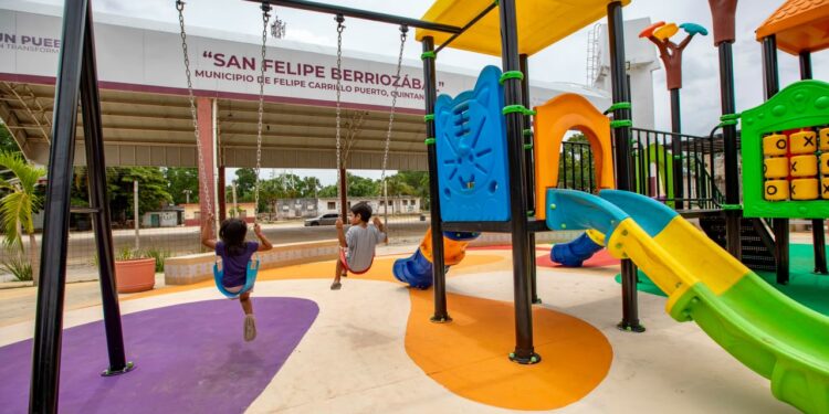 Habitantes de San Felipe Berriozábal disfrutan del parque rehabilitado, un nuevo espacio para el deporte, la recreación y la convivencia comunitaria.