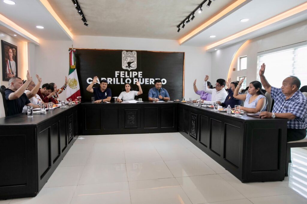Sesión de Cabildo en Felipe Carrillo Puerto donde se autorizó la ampliación de recursos destinados a obras de infraestructura social.