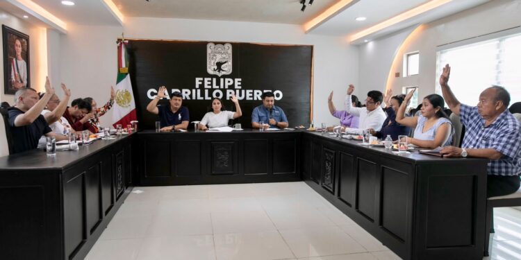 Sesión de Cabildo en Felipe Carrillo Puerto donde se autorizó la ampliación de recursos destinados a obras de infraestructura social.