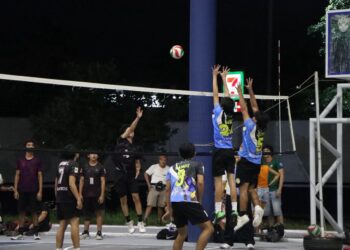 Encuentros deportivos durante la jornada de la Copa Independencia en las instalaciones habilitadas en Playa del Carmen.
