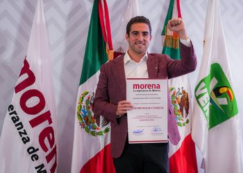 Gino Segura durante su mensaje tras asumir la responsabilidad como Coordinador de la Defensa de la Transformación en Quintana Roo.