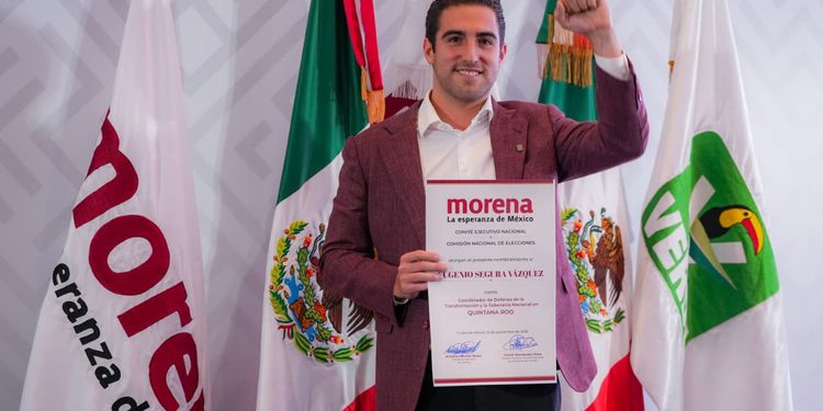 Gino Segura durante su mensaje tras asumir la responsabilidad como Coordinador de la Defensa de la Transformación en Quintana Roo.