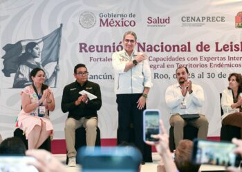 Autoridades de salud y especialistas durante la inauguración del encuentro nacional enfocado en la atención integral de la leishmaniasis.