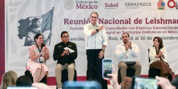 Autoridades de salud y especialistas durante la inauguración del encuentro nacional enfocado en la atención integral de la leishmaniasis.