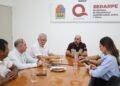 Representantes institucionales y productores durante la firma del acuerdo para el uso de información geoespacial agrícola.